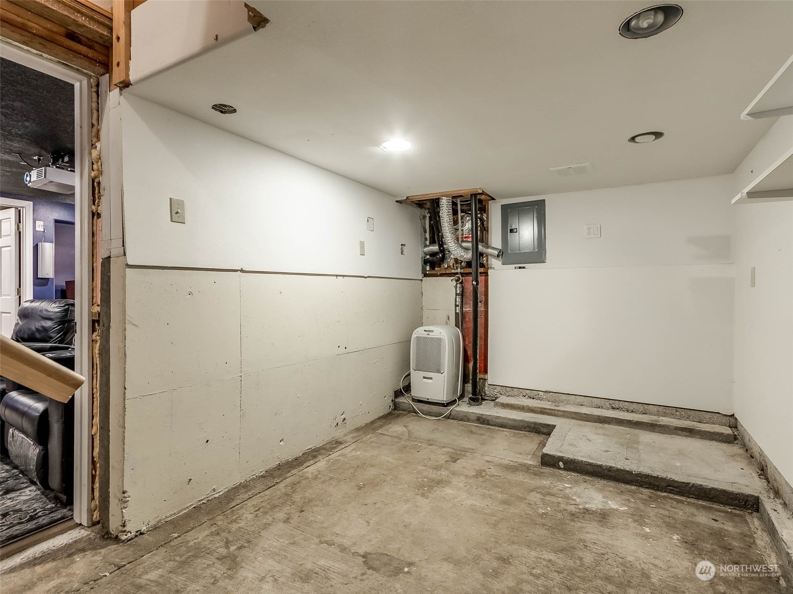 6 White Road Raymond, WA 98577 - Photo 28 of 40 a view of a room with gym equipment