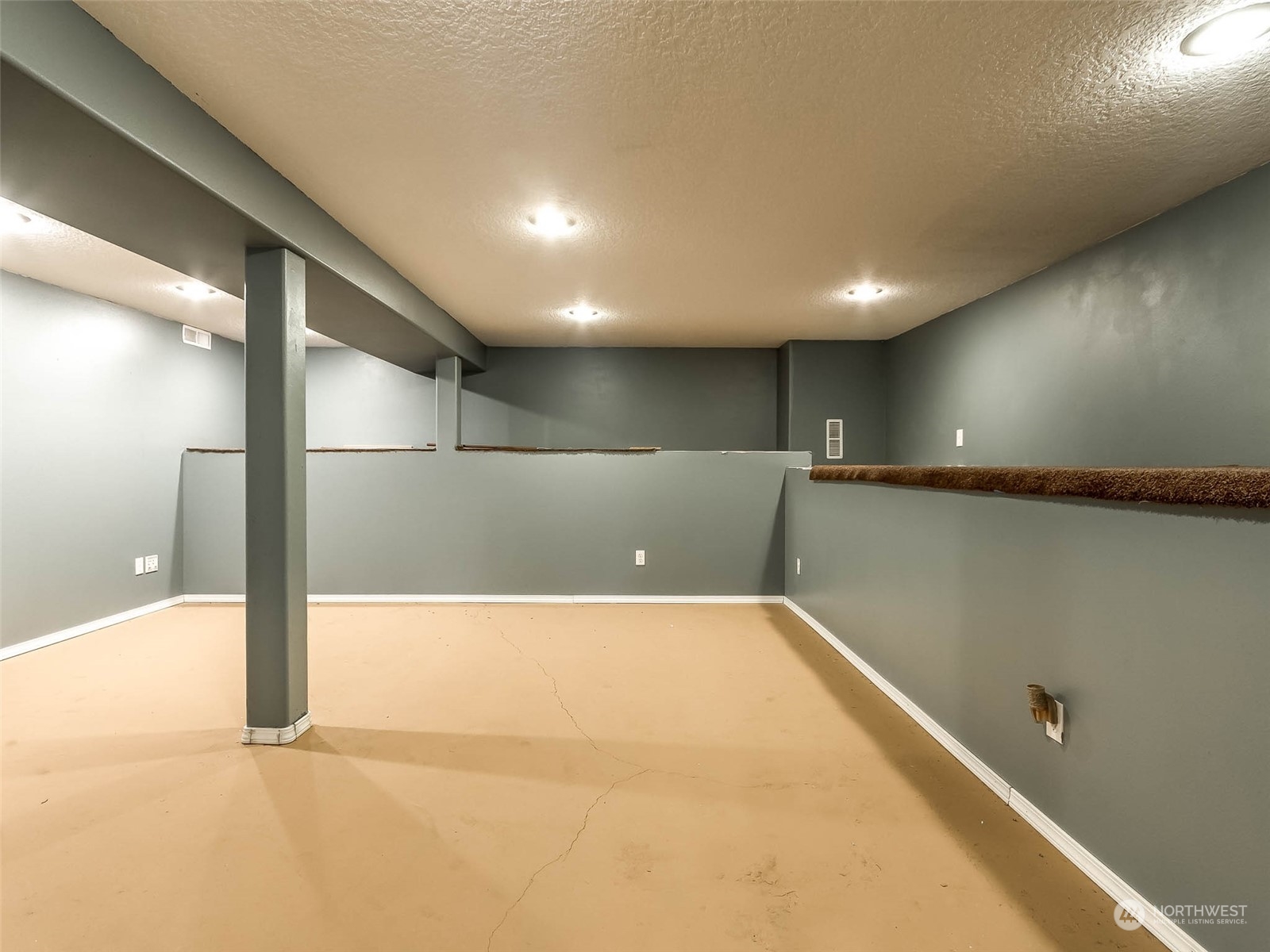 6 White Road Raymond, WA 98577 - Photo 29 of 40 a view of an empty room