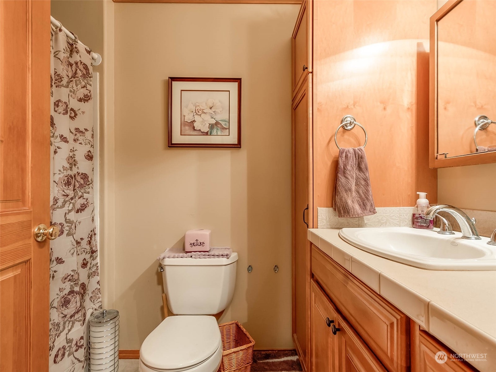 6 White Road Raymond, WA 98577 - Photo 30 of 40 a bathroom with a toilet sink and mirror