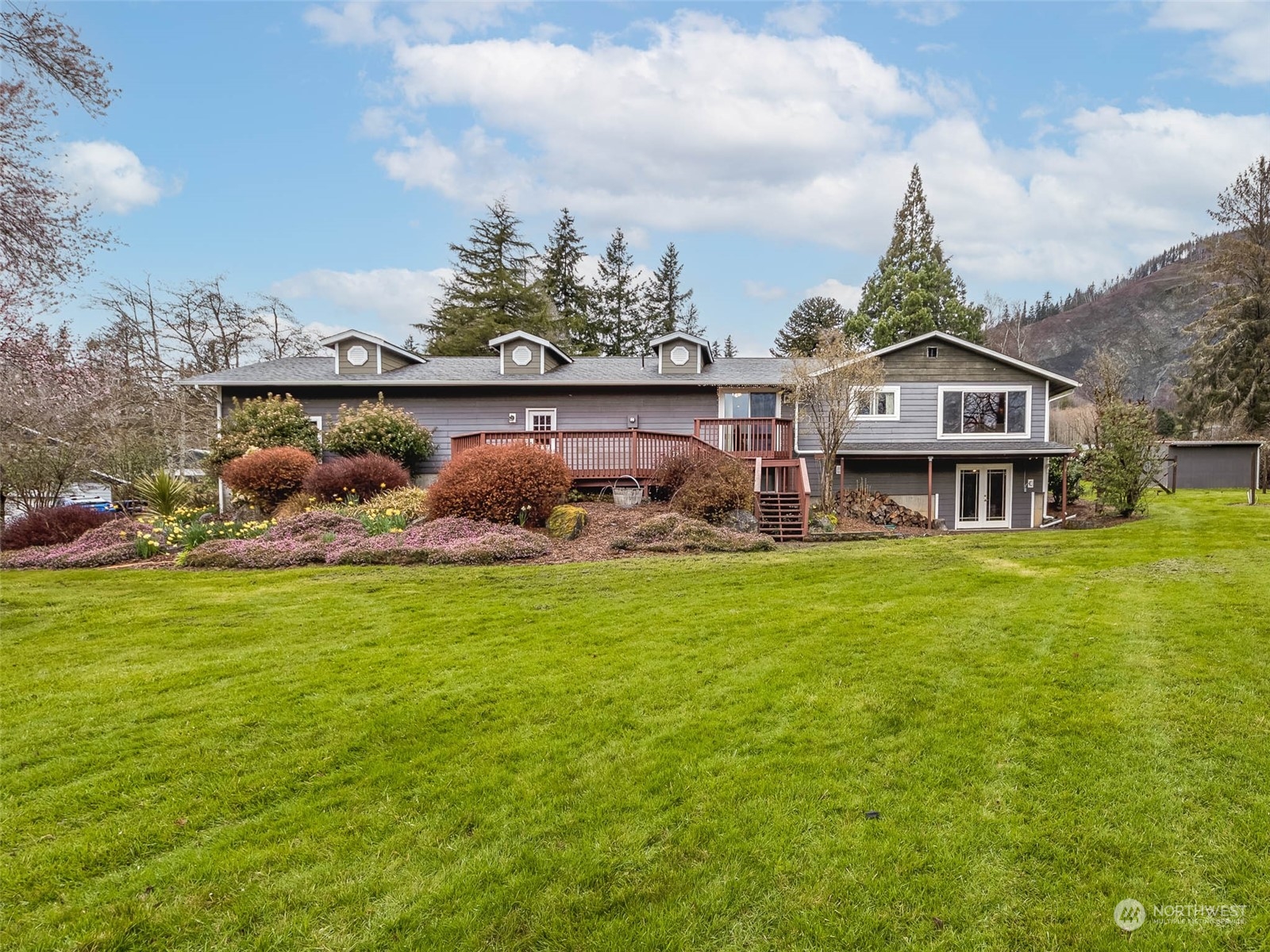 6 White Road Raymond, WA 98577 - Photo 36 of 40 a front view of a house with garden