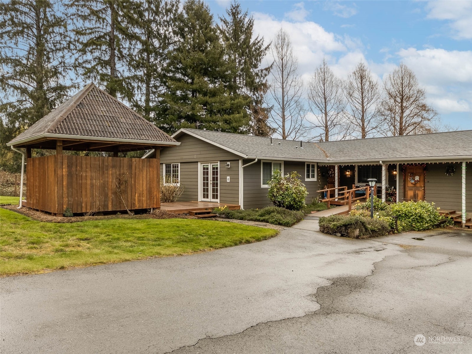 6 White Road Raymond, WA 98577 - Photo 39 of 40 a front view of a house with a yard