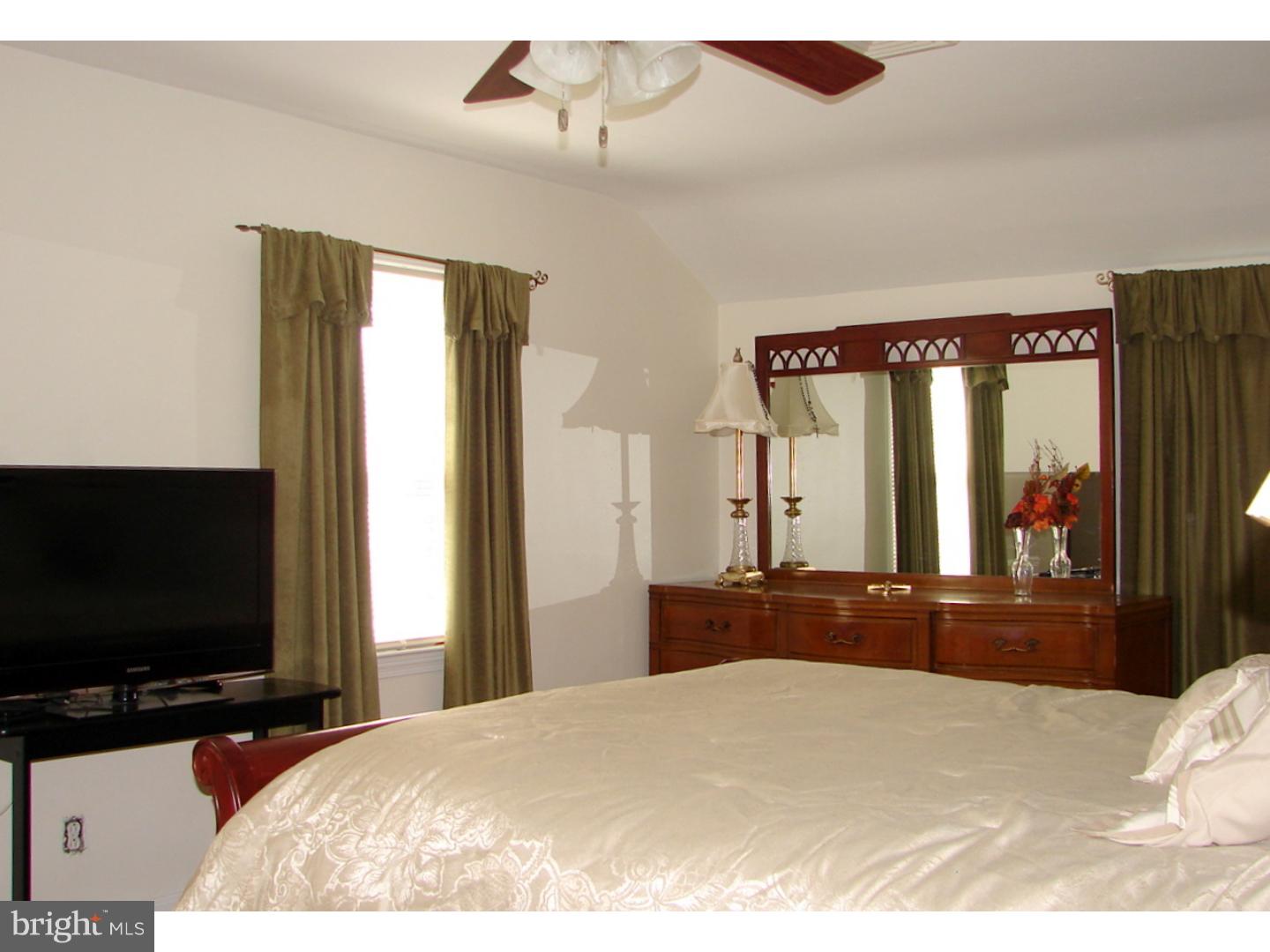 527 Ridley Circle Morton, PA 19070 - Photo 11 of 20 Gallery Image 11