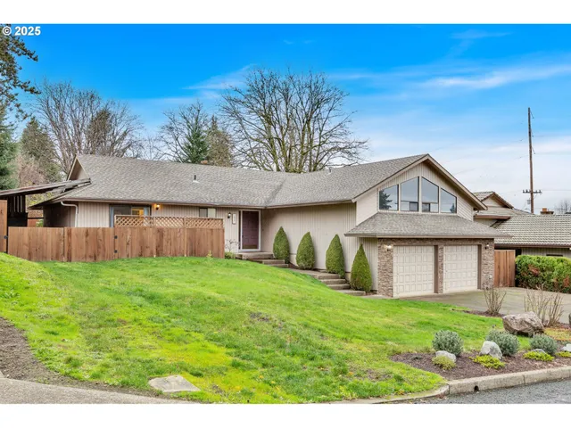 a view of a house with a yard and garage