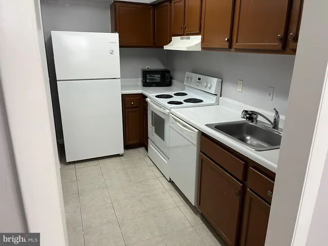 $260,000 | 9505 Hagel Circle, Unit 1/B, Lorton, VA 22079