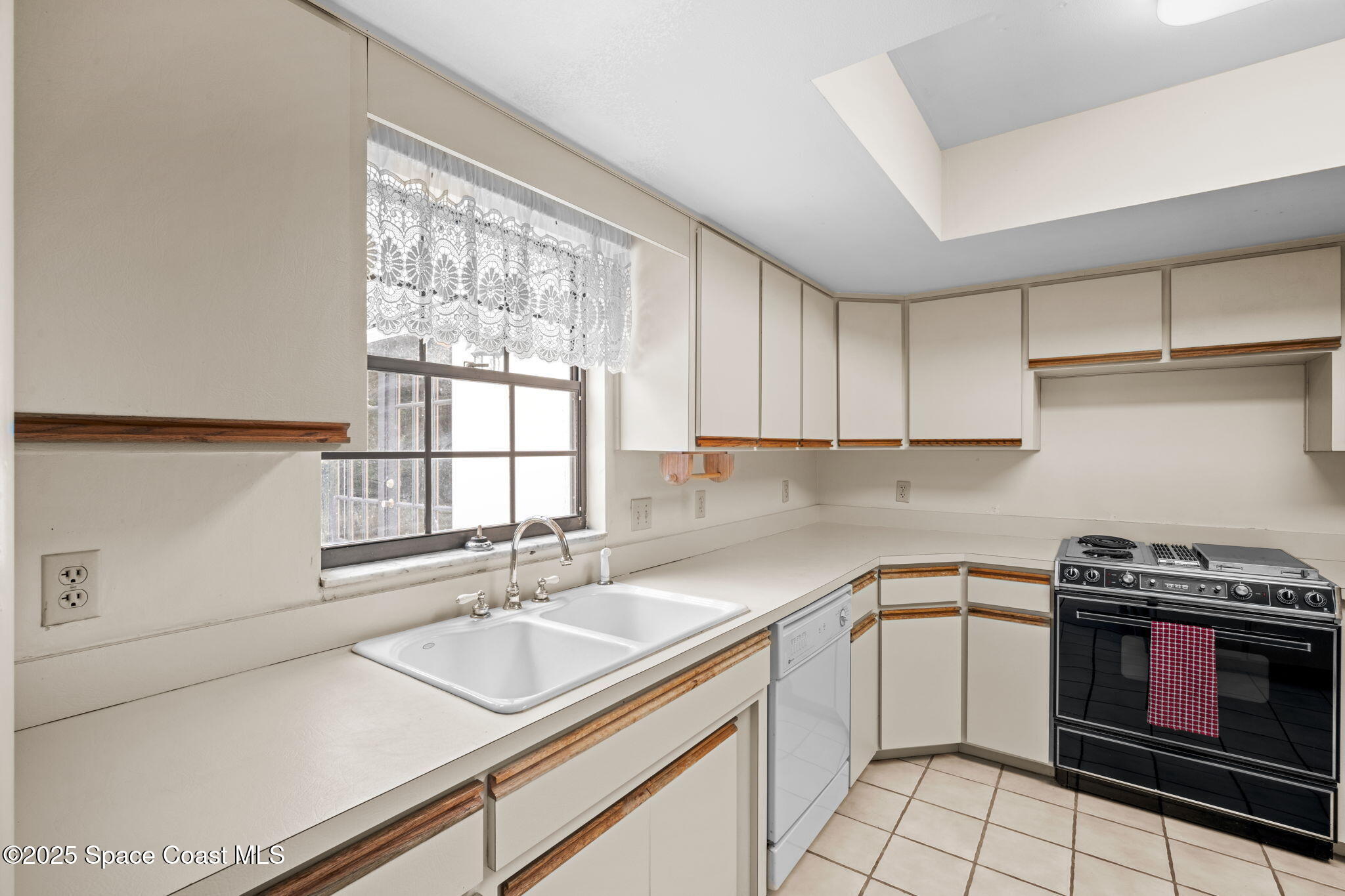 3612 Thal Road Titusville, FL 32796 - Photo 13 of 59 17-web-or-mls-SANDRA.kitchen3