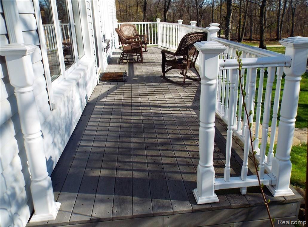 5375 Bullard Road Fenton, MI 48430 - Photo 19 of 43 Front composite decking