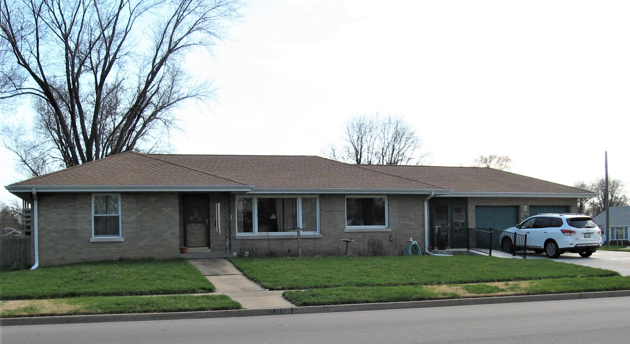 806 Sheridan Road Pekin, IL 61554 - Photo 1 of 28 Gallery Image 1