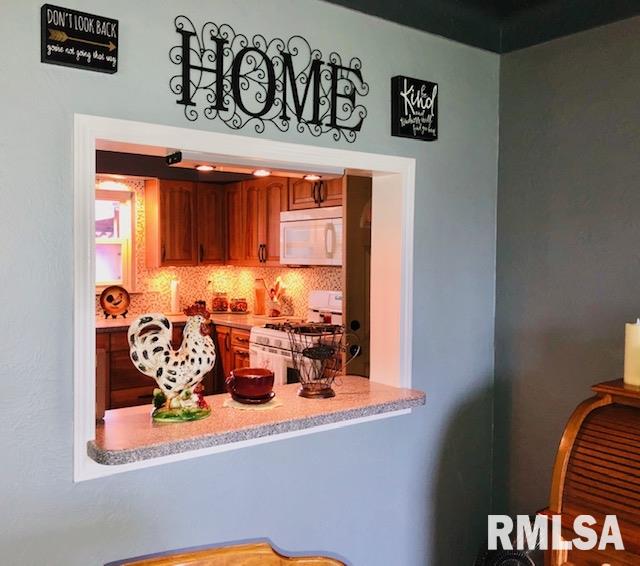 806 Sheridan Road Pekin, IL 61554 - Photo 12 of 28 Gallery Image 12