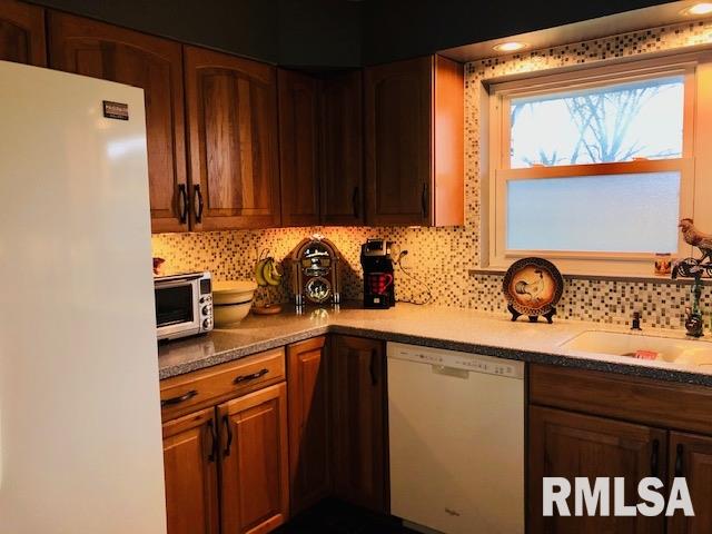 806 Sheridan Road Pekin, IL 61554 - Photo 7 of 28 Gallery Image 7