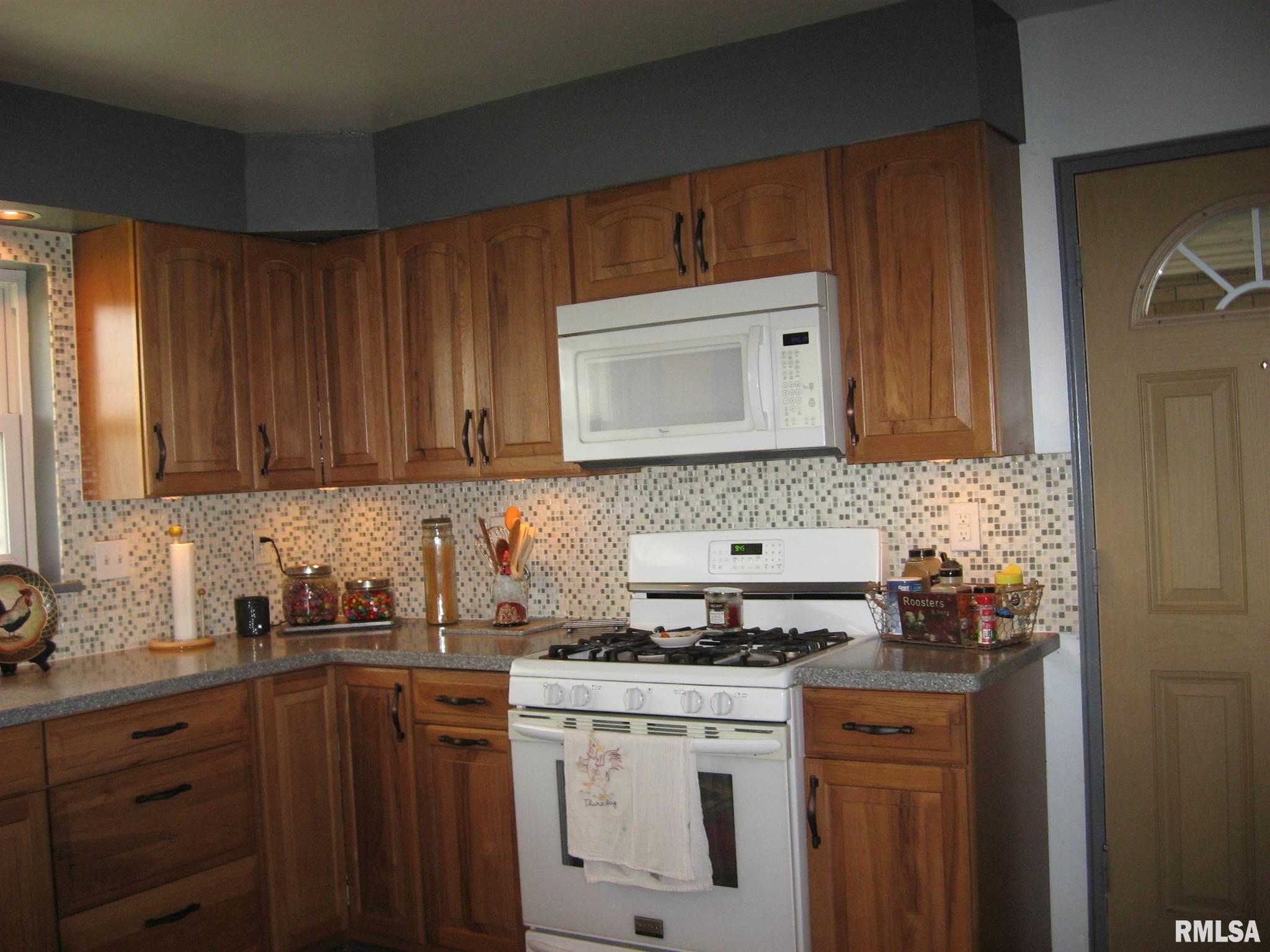 806 Sheridan Road Pekin, IL 61554 - Photo 10 of 28 Gallery Image 10