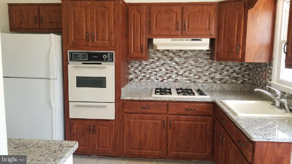 6818 Lenbern Road Baltimore, MD 21207 - Photo 14 of 32