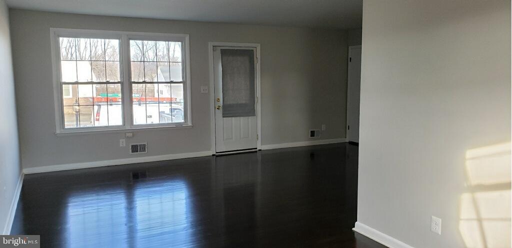 6818 Lenbern Road Baltimore, MD 21207 - Photo 5 of 32