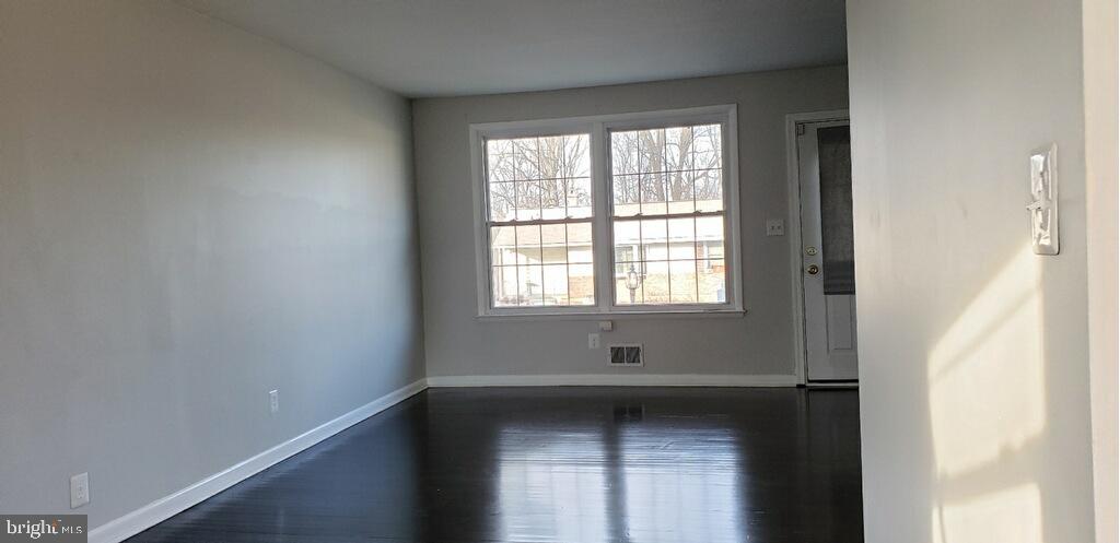 6818 Lenbern Road Baltimore, MD 21207 - Photo 6 of 32