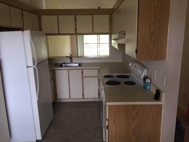 102 Pinecrest Circle, Unit B Jupiter, FL 33458 - Photo 2 of 6 102B Pinecrest Kitchen