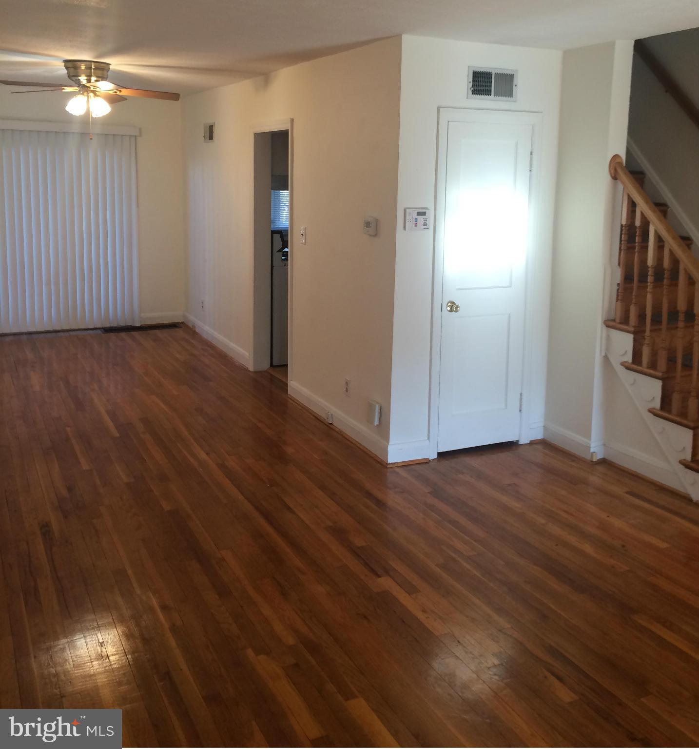 312 West Riverview Road Baltimore, MD 21225 - Photo 2 of 29 Living Room