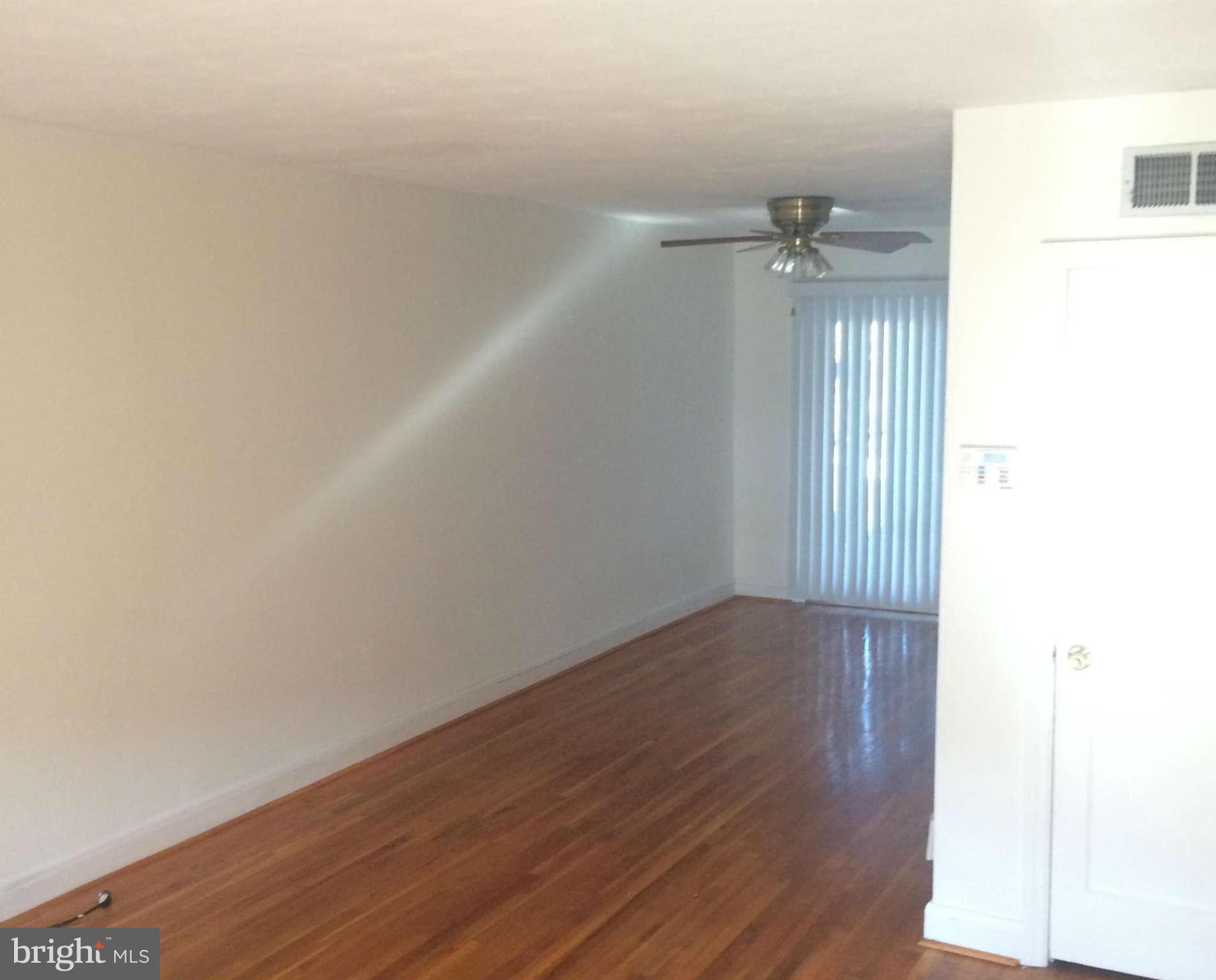 312 West Riverview Road Baltimore, MD 21225 - Photo 4 of 29 Living Room
