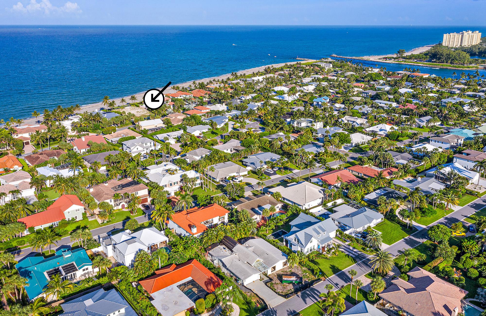 12 Ocean Drive Jupiter Inlet Colony, FL 33469 - Photo 18 of 19 a view of sky from a balcony