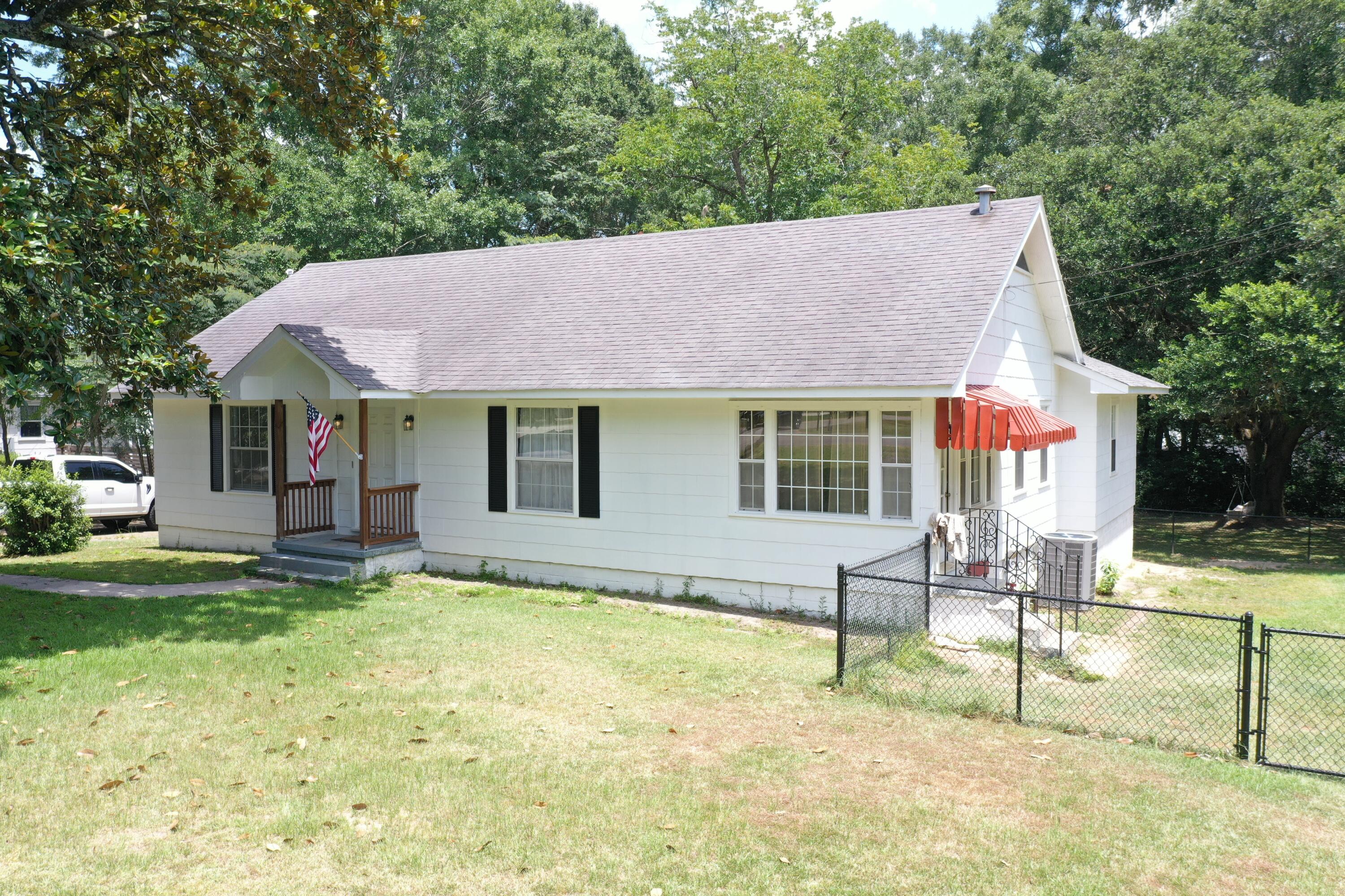 1727 Old Bay Springs Road Laurel, MS 39440 - Photo 1 of 17 Gallery Image 1