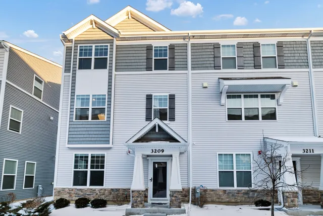 $525,000 | 3209 Trillium Circle, Rolling Meadows, IL 60008