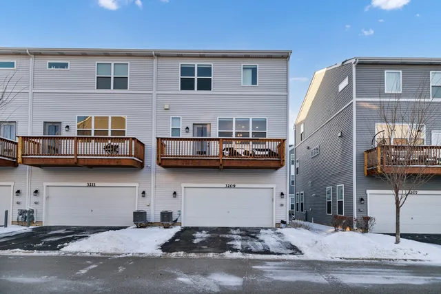 $525,000 | 3209 Trillium Circle, Rolling Meadows, IL 60008