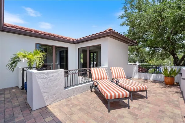 a view of a house with backyard and sitting area