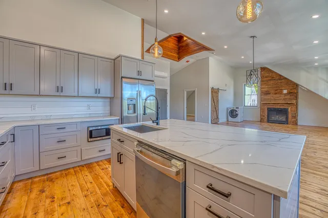 $3,750 | 1002 Highway 3, Unit 3 EAST, Holderness, NH 03245