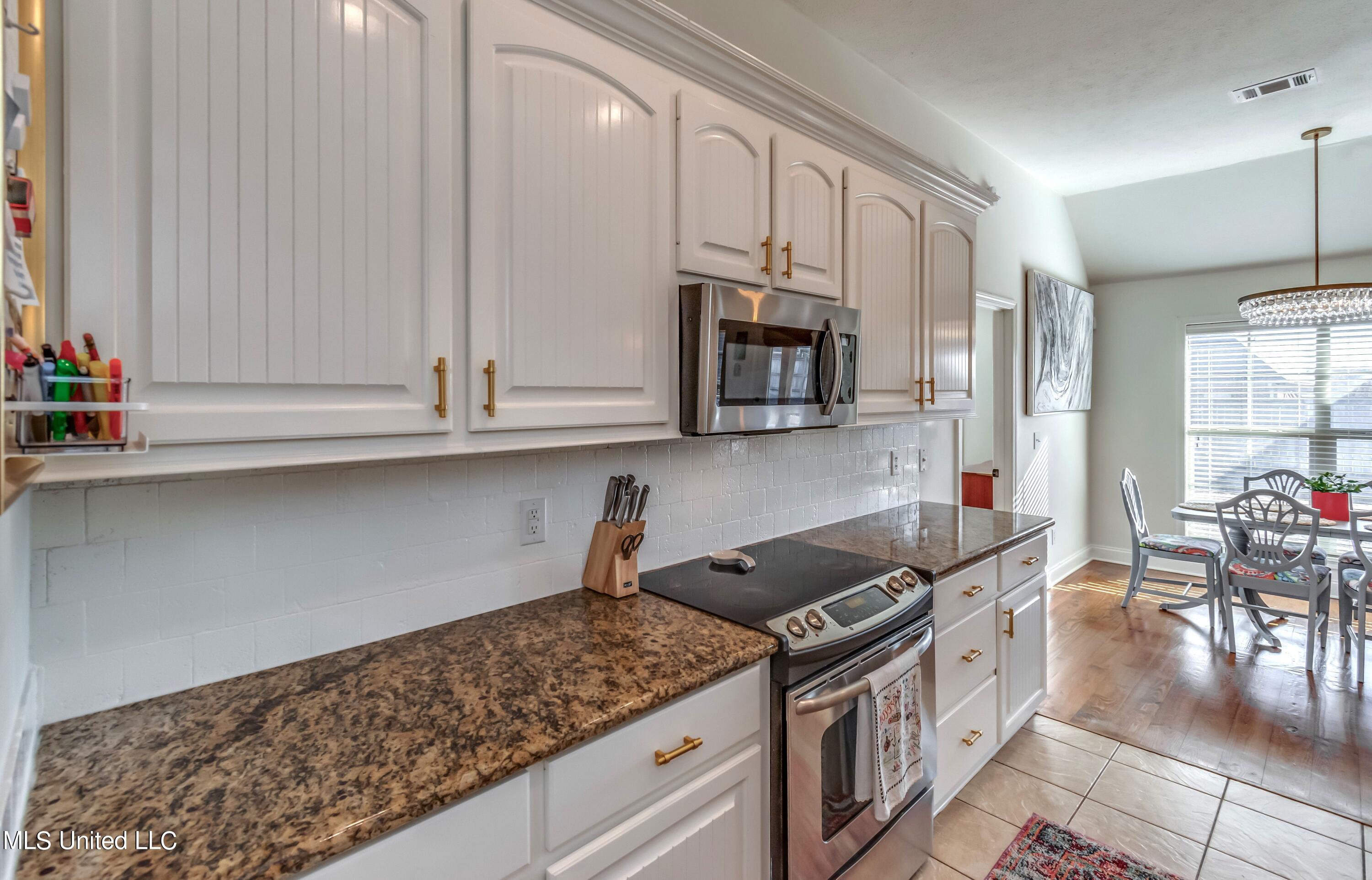 208 Memory Lane Madison, MS 39110 - Photo 15 of 41 Abundance of countertop space