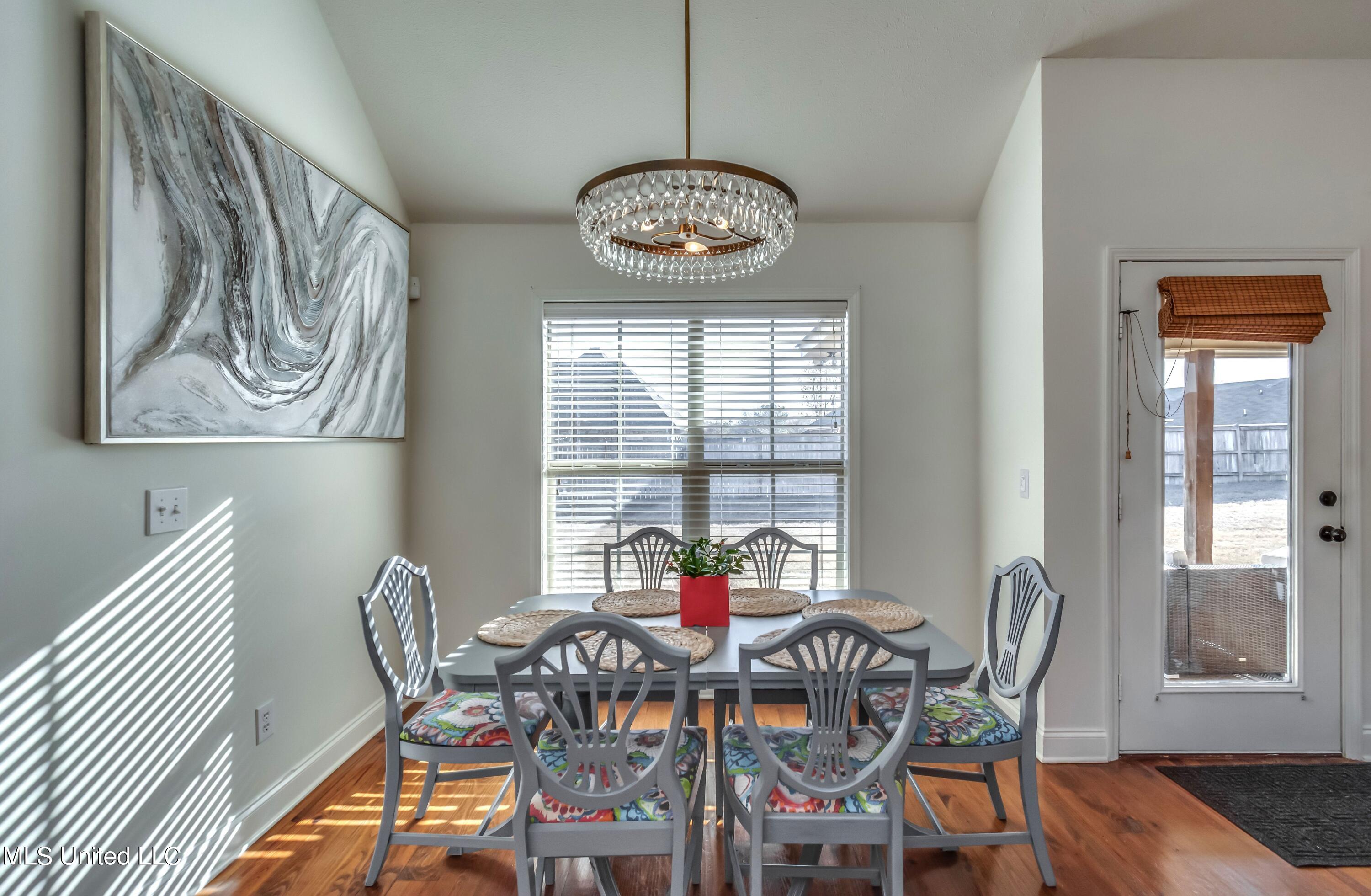 208 Memory Lane Madison, MS 39110 - Photo 18 of 41 Dining Closeup