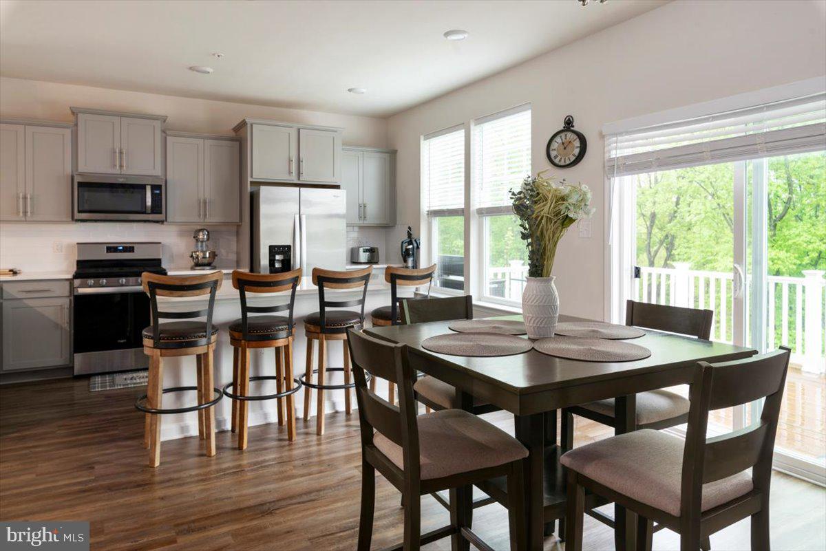 7975 Patterson Way Hanover, MD 21076 - Photo 8 of 34 Kitchen & Dining Area