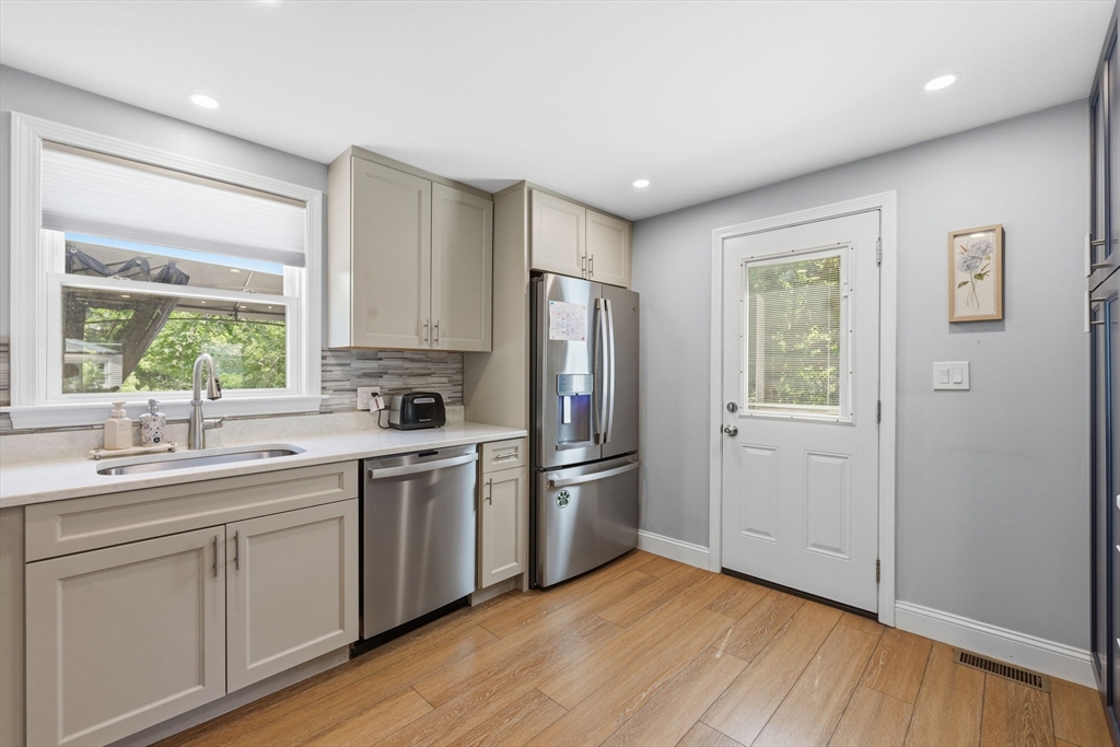 18 Tremont Street Billerica, MA 01821 - Photo 10 of 42