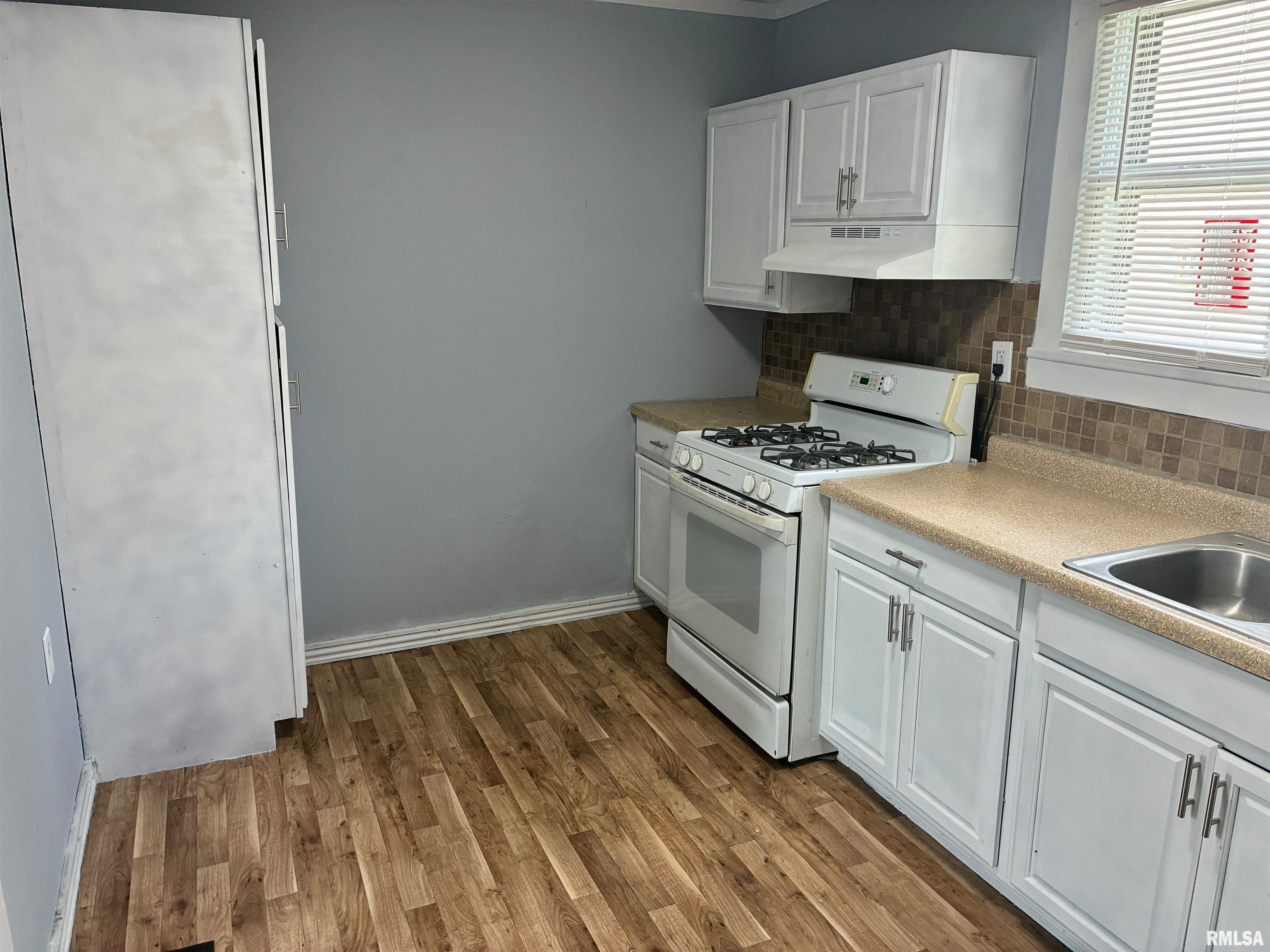 265 Fulton Place Canton, IL 61520 - Photo 6 of 10
