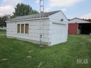 8786 Douglas Road Temperance, MI 48182 - Photo 5 of 19 20369211-4.JPG