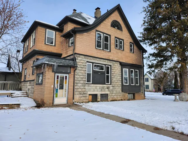 $2,095 | 303 Doty Street, Kaukauna, WI 54130