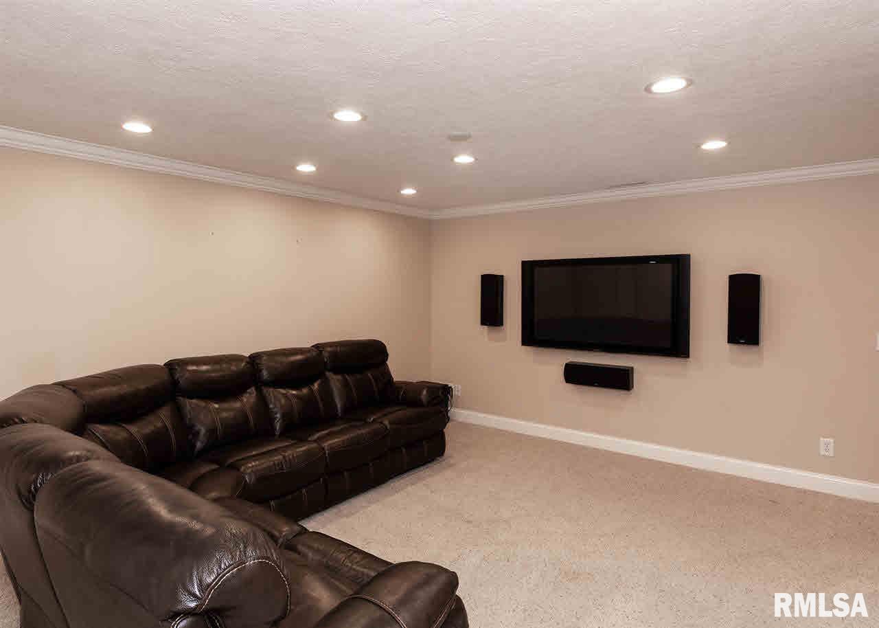 6450 James Road Bettendorf, IA 52722 - Photo 17 of 24 Gallery Image 17