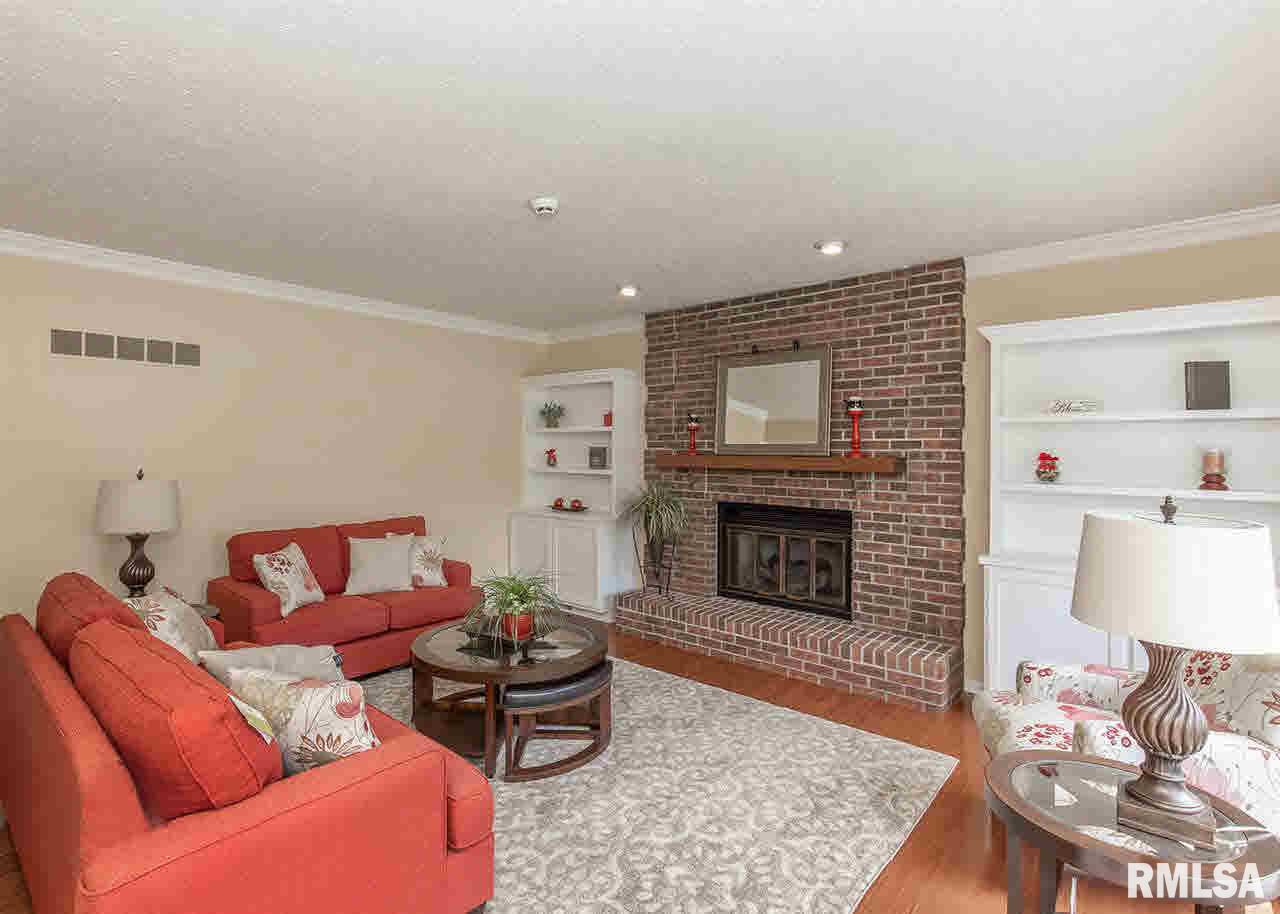 6450 James Road Bettendorf, IA 52722 - Photo 6 of 24 Gallery Image 6