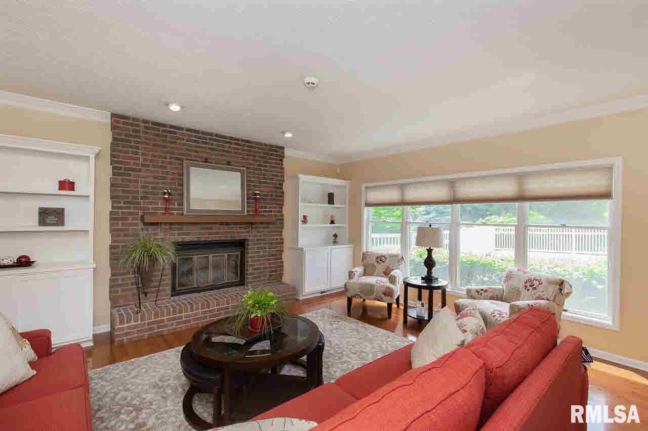 6450 James Road Bettendorf, IA 52722 - Photo 7 of 24 Gallery Image 7