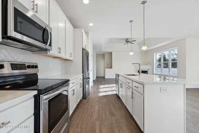 $863,000 | 9 Brookhaven Court, Wilton, NY 12866