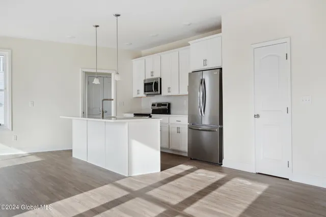 $863,000 | 9 Brookhaven Court, Wilton, NY 12866