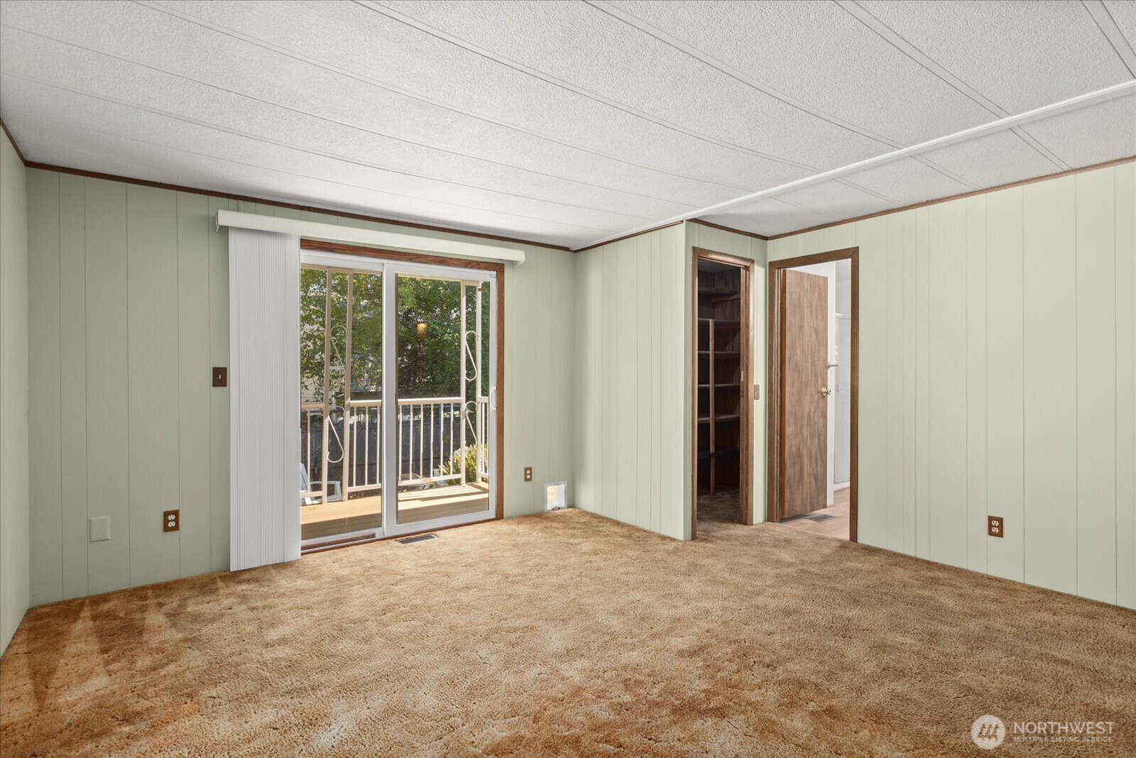 815 124th Street Southwest, Unit 133 Everett, WA 98204 - Photo 14 of 38 a view of an empty room with a window