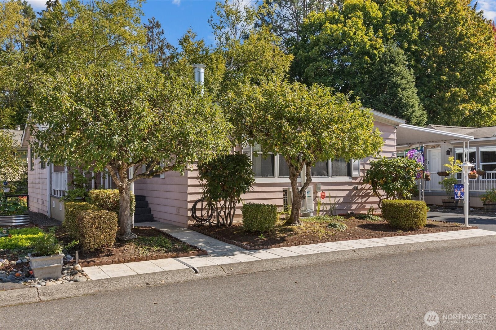 815 124th Street Southwest, Unit 133 Everett, WA 98204 - Photo 3 of 38 a couple of table and chairs in front of house