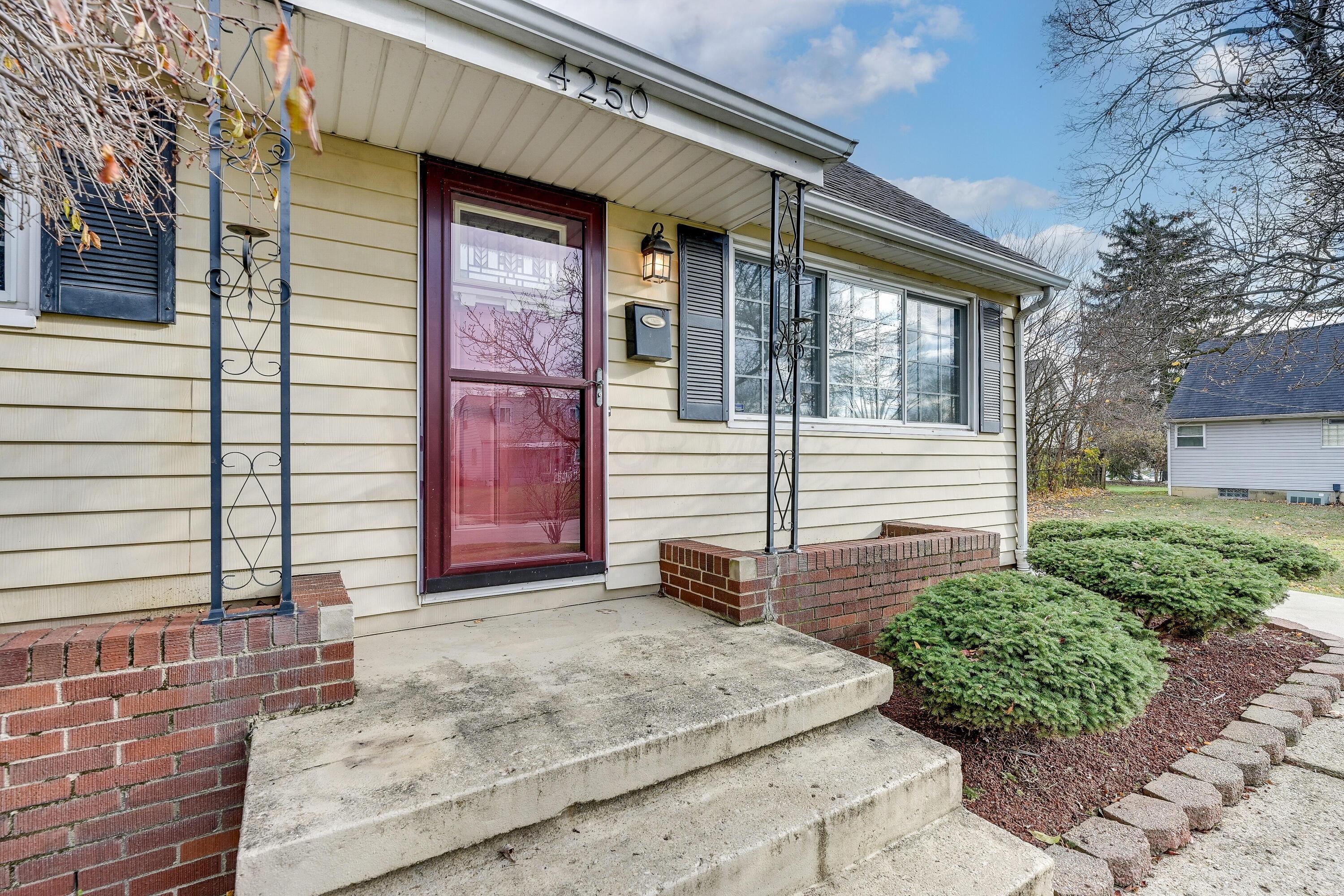 4250 Cody Road Columbus, OH 43224 - Photo 4 of 43 4250 Cody Rd Columbus OH 43224 USA-004-0