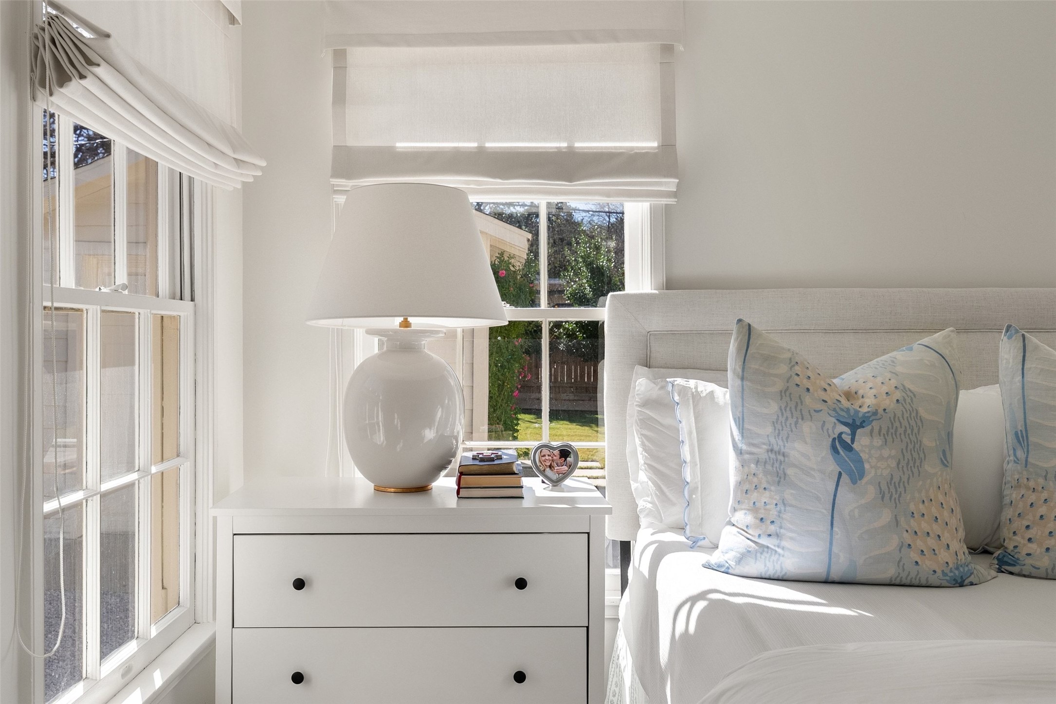 3311 Bonnie Road Austin, TX 78703 - Photo 23 of 40 a view of table and chair in room