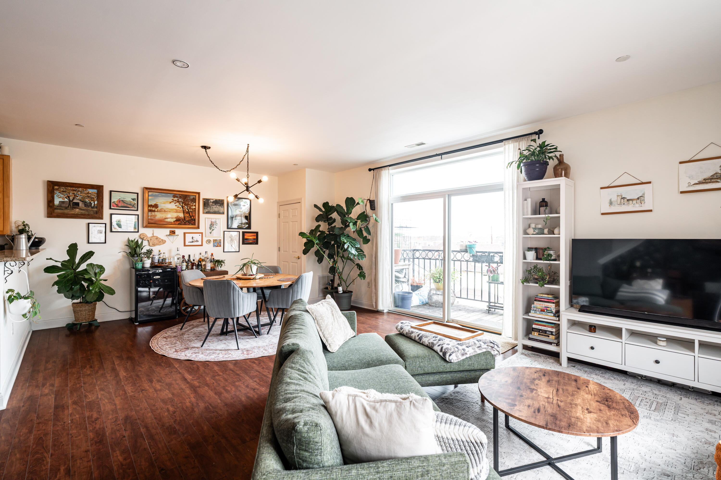 1920 North Farwell Avenue, Unit 405 Milwaukee, WI 53202 - Photo 12 of 28 DSC09730