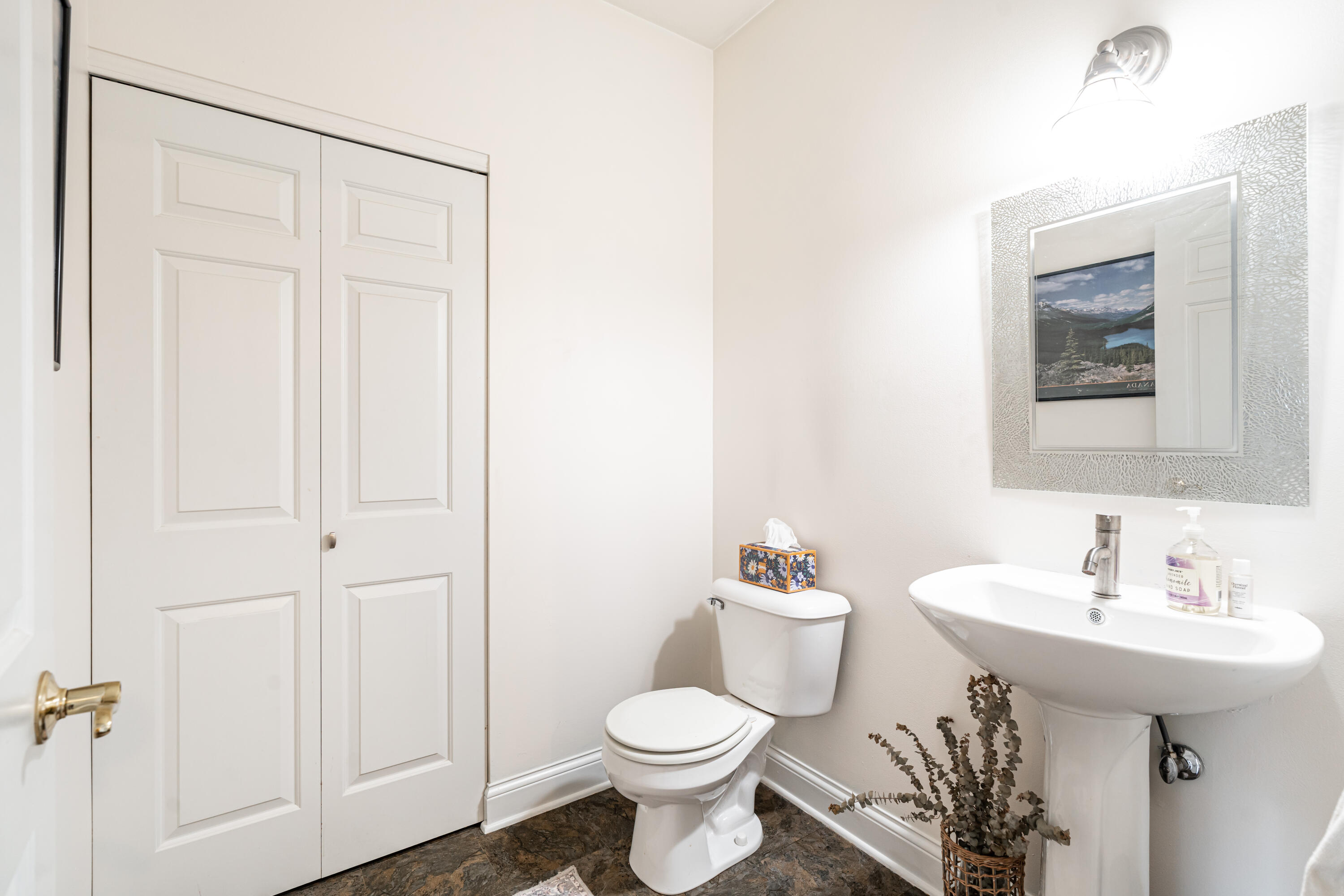 1920 North Farwell Avenue, Unit 405 Milwaukee, WI 53202 - Photo 15 of 28 DSC09719