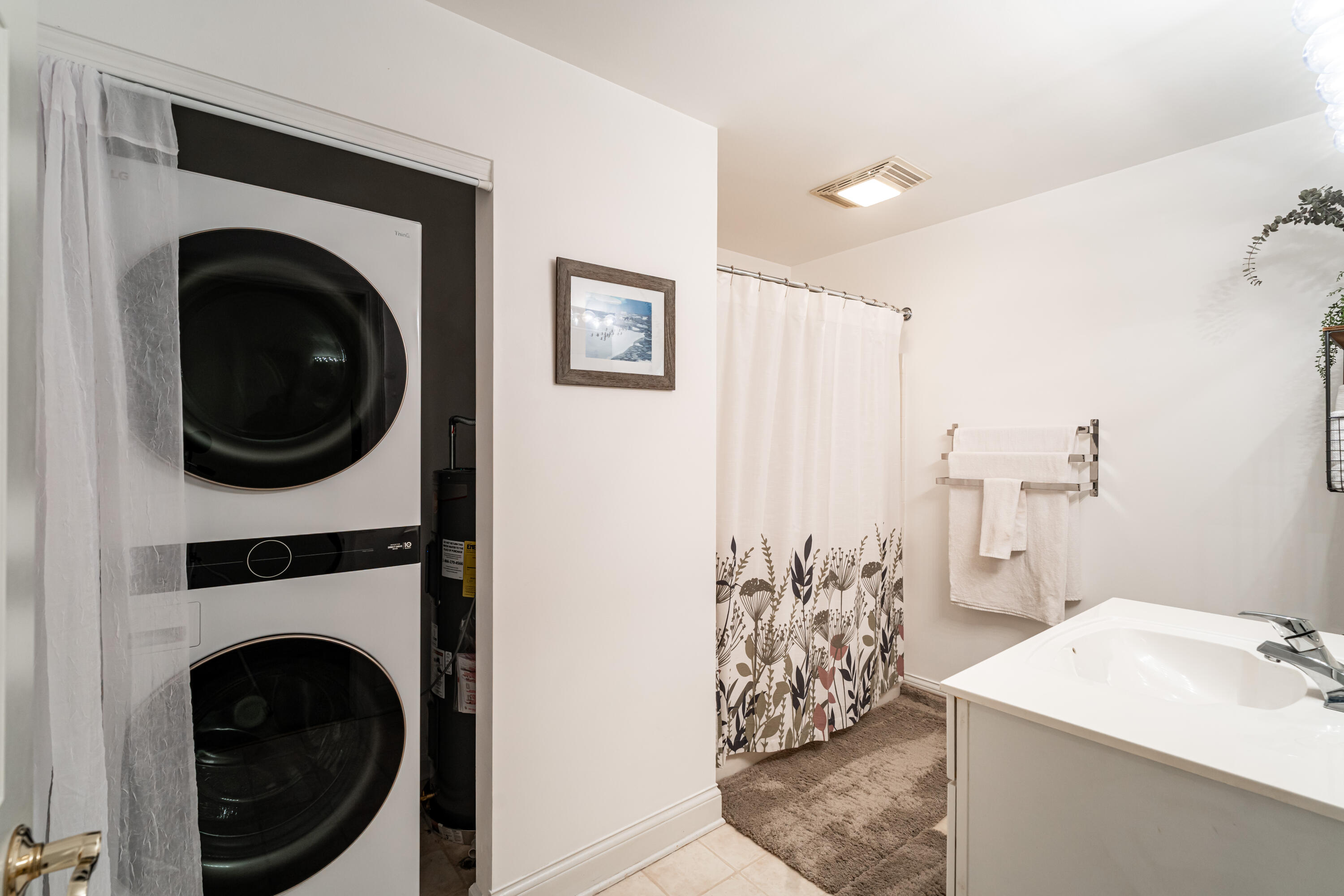 1920 North Farwell Avenue, Unit 405 Milwaukee, WI 53202 - Photo 17 of 28 DSC09737