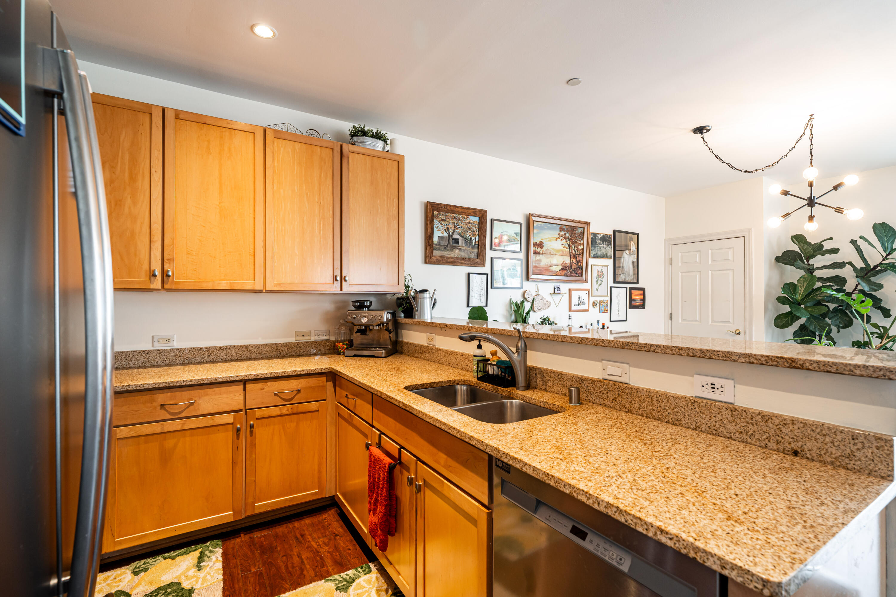 1920 North Farwell Avenue, Unit 405 Milwaukee, WI 53202 - Photo 4 of 28 Quartz Countertops