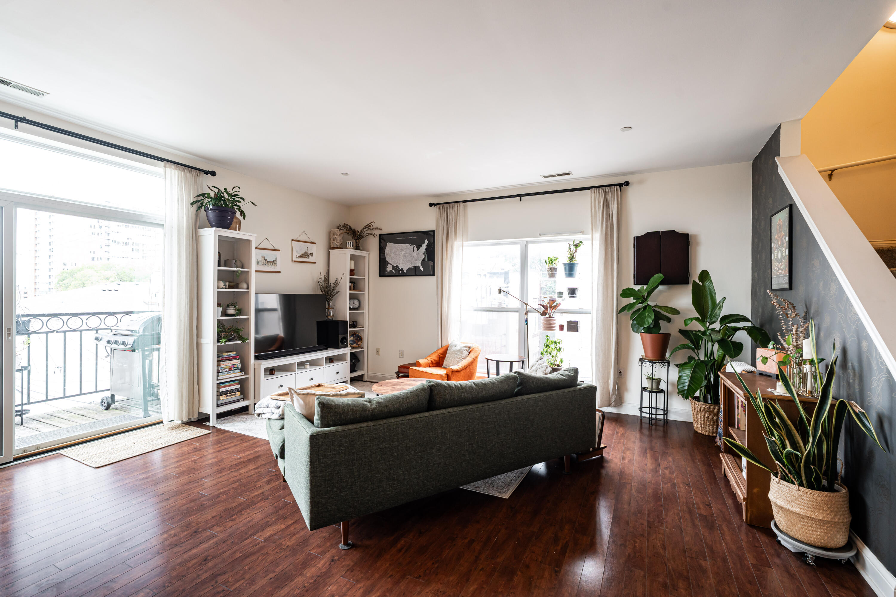 1920 North Farwell Avenue, Unit 405 Milwaukee, WI 53202 - Photo 8 of 28 DSC09727