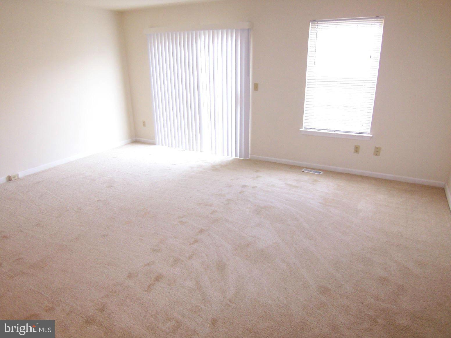 649 Hunting Fields Road Baltimore, MD 21220 - Photo 3 of 18 Living Room