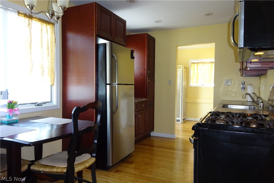 6797 Franke Road Cleveland, OH 44130 - Photo 8 of 24