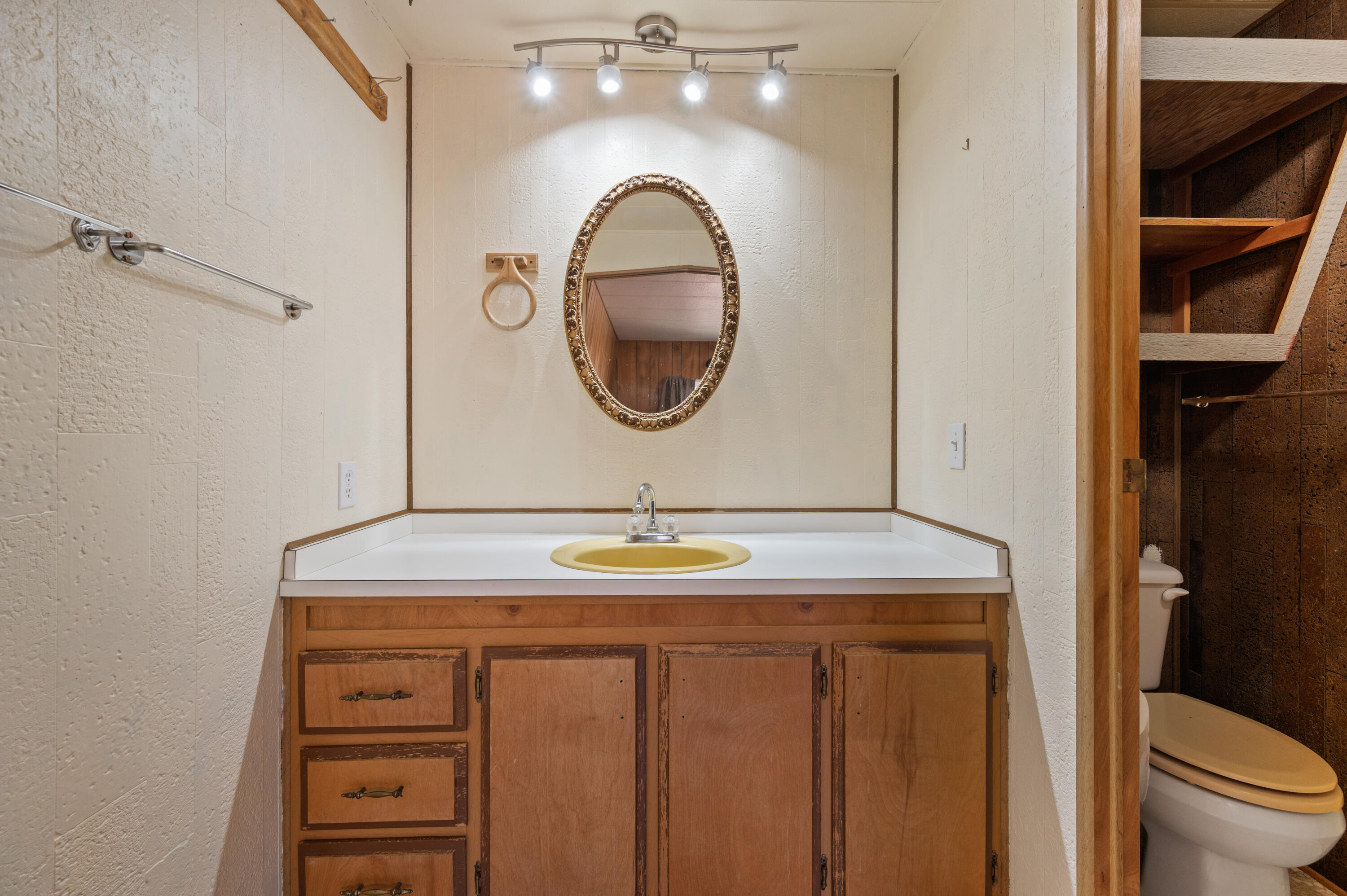 133 Southwest Tompsett Street Madras, OR 97741 - Photo 25 of 56